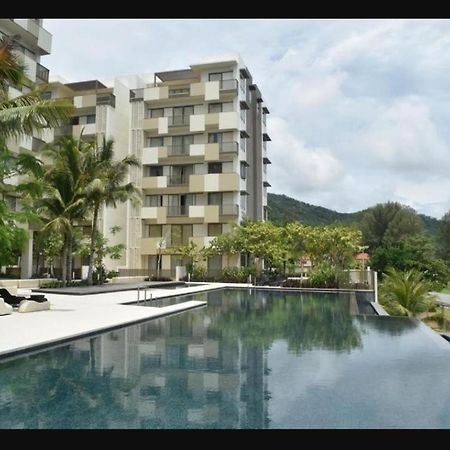 By The Sea Batu Ferringhi Beach Front Apartment Suite Exterior foto