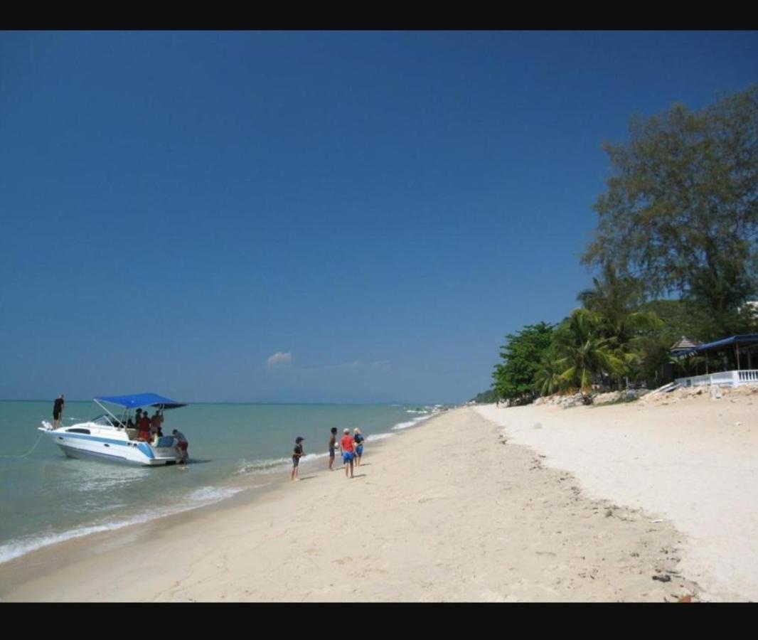 By The Sea Batu Ferringhi Beach Front Apartment Suite Exterior foto